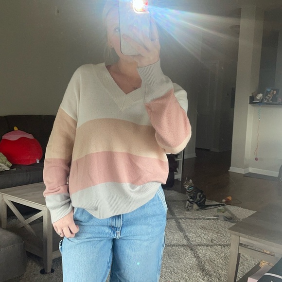 pink lily sweater - Picture 1 of 3